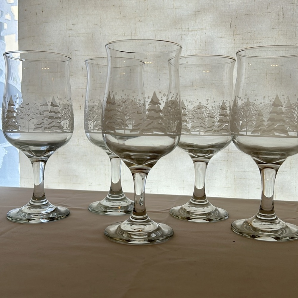 6 Libbey “Winer Wonerland” 1980’s collectible Arby’s Pines Etched glasses.